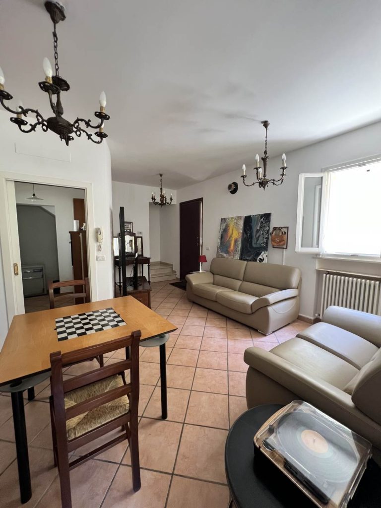 Casa semi indipendente